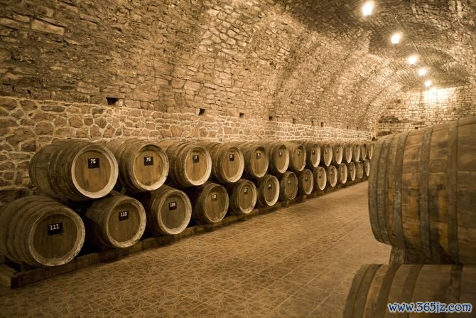 Founded more than 150 years ago, the Göygöl winery is one of the oldest in the country. It hosts wine tastings in its original cellar.