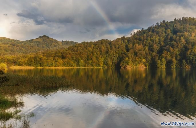 There are hiking trails around the lake, and wildlife aplenty -- from birds to fish and bears.